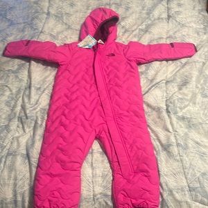 The north face ban/toddler snow suit